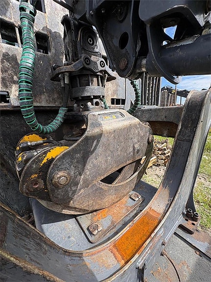 John Deere 1210G 22 of 24