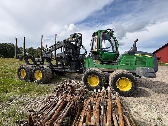 John Deere 1210G 15 of 24