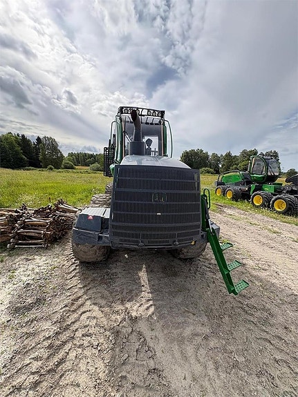 John Deere 1210G 17 of 24