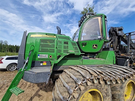 John Deere 1910G 2 of 24