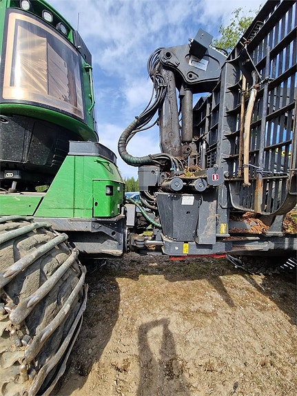 John Deere 1910G 4 of 24