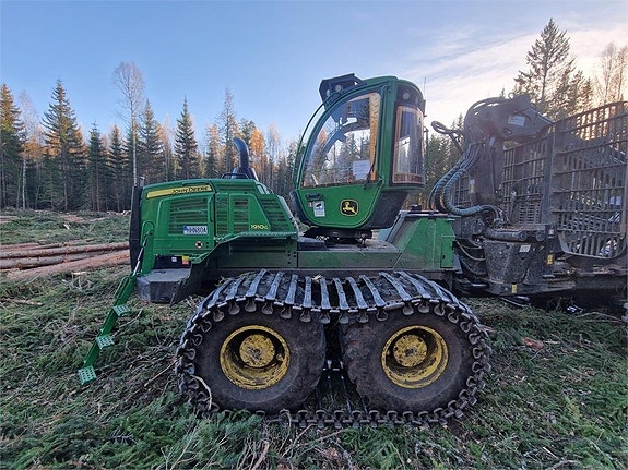 John Deere 1910G 3 of 24
