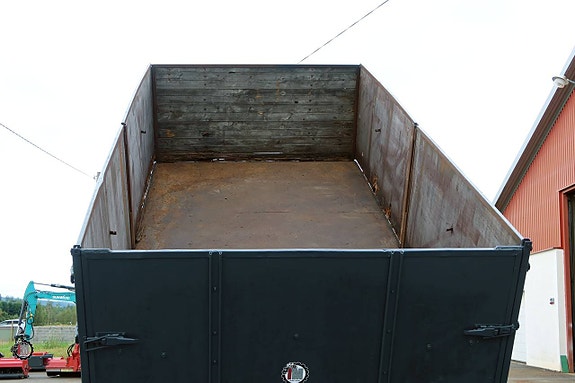 HYDRAULISK TIPPVAGN MED STÅLBOTTEN OCH LÄMMA 10 of 12