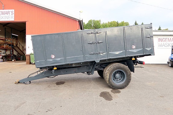 HYDRAULISK TIPPVAGN MED STÅLBOTTEN OCH LÄMMA