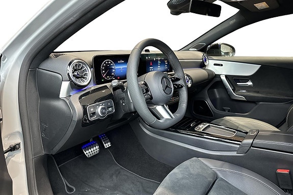 Mercedes-Benz A250 e 6 of 14