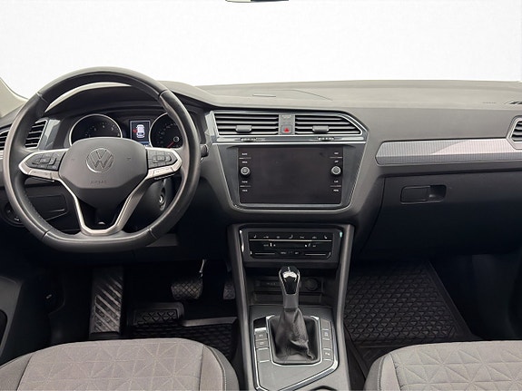 Volkswagen Tiguan 12 of 28