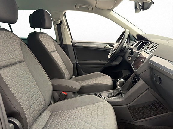 Volkswagen Tiguan 16 of 28