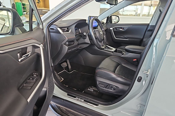 Toyota RAV4 12 of 19