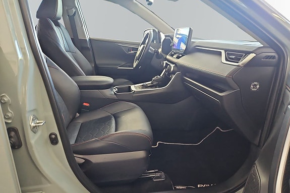 Toyota RAV4 6 of 19