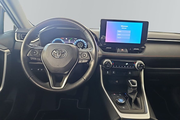 Toyota RAV4 8 of 19