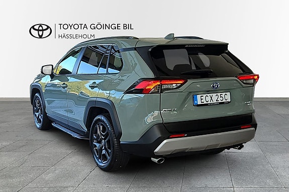 Toyota RAV4 2 of 19