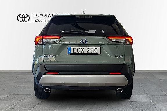 Toyota RAV4 4 of 19