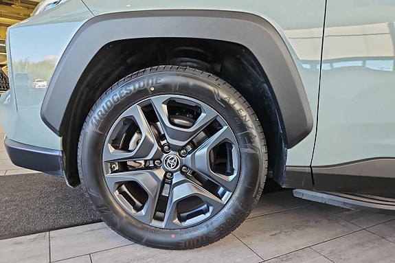 Toyota RAV4 11 of 19