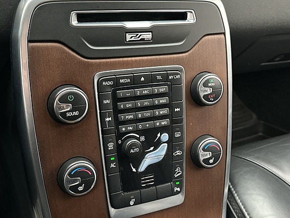 Volvo XC70 23 of 30