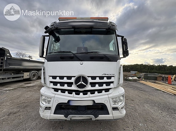 Mercedes-Benz Arocs 6x2 Schaktbil 2 of 27