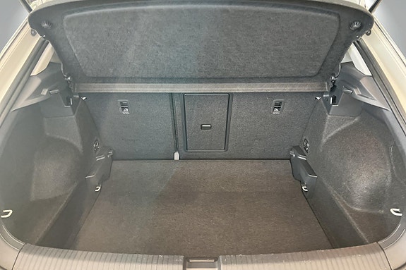 Volkswagen T-Roc 17 of 23