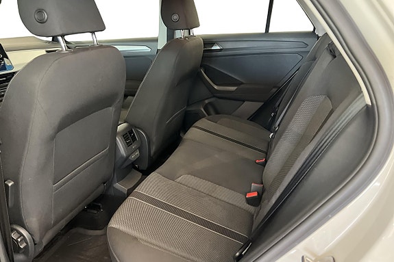Volkswagen T-Roc 16 of 23