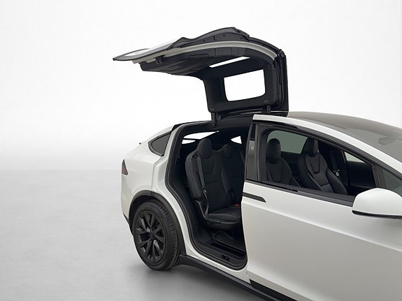 Tesla Model X 13 of 30