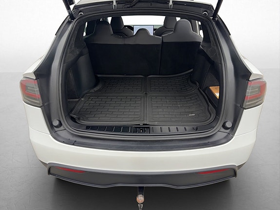 Tesla Model X 15 of 30
