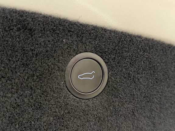 Tesla Model X 16 of 30