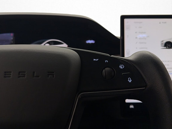 Tesla Model X 22 of 30