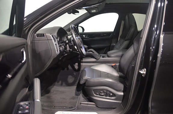 Porsche Cayenne Coupe 10 of 21