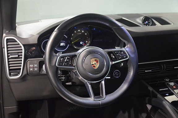 Porsche Cayenne Coupe 16 of 21