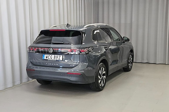 Volkswagen Tiguan 3 of 10