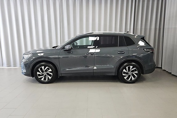 Volkswagen Tiguan 2 of 10