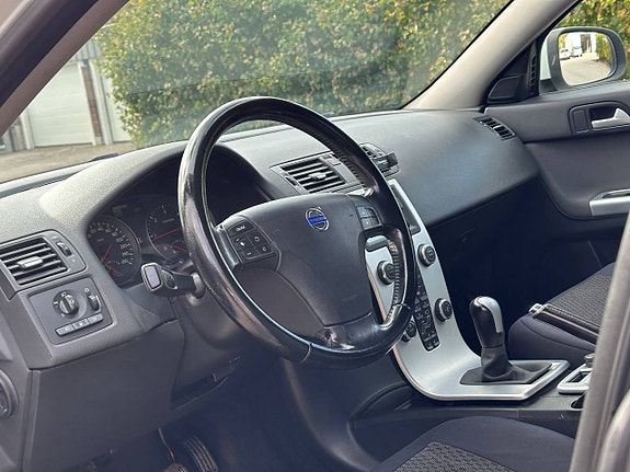 Volvo V50 4 of 5