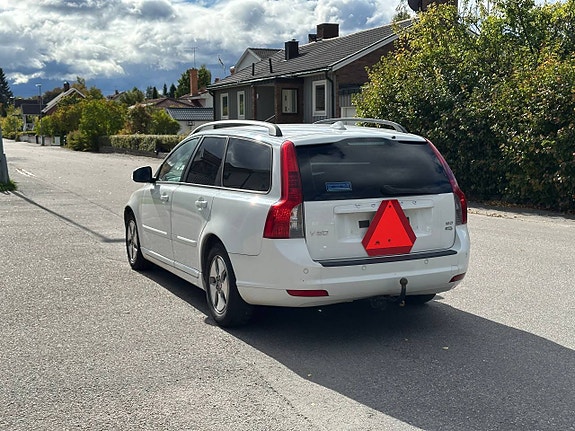 Volvo V50 3 of 5