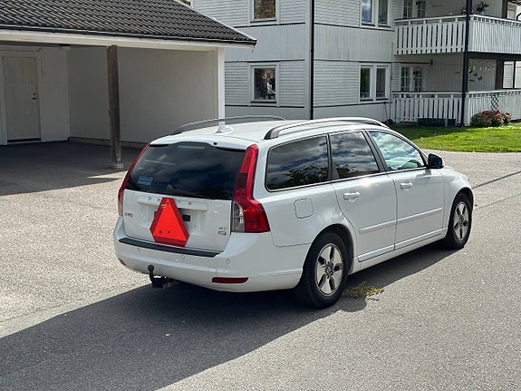 Volvo V50 2 of 5