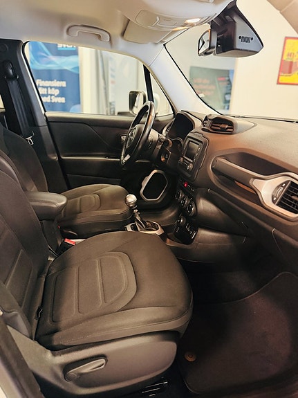 Jeep Renegade 20 of 22