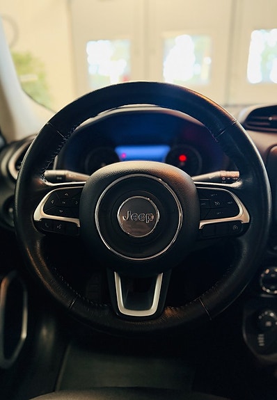 Jeep Renegade 17 of 22