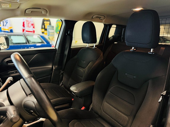 Jeep Renegade 14 of 22