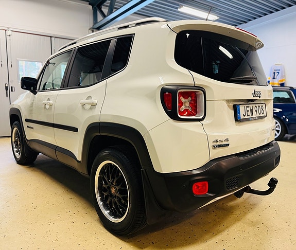 Jeep Renegade 6 of 22