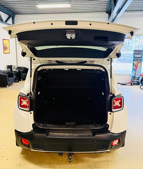 Jeep Renegade 8 of 22