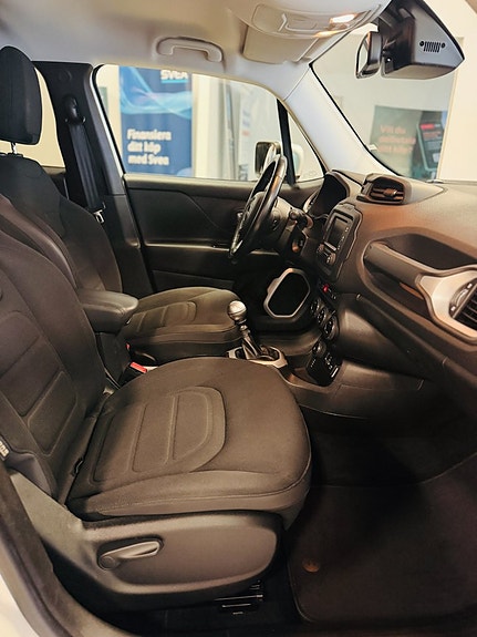 Jeep Renegade 21 of 22