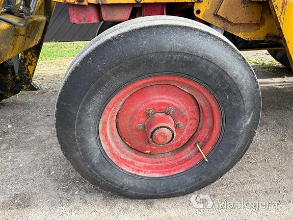 Traktor Volvo BM 2254 med lastare 9 of 27