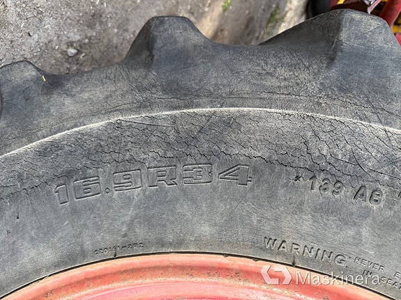 Traktor Volvo BM 2254 med lastare 13 of 27