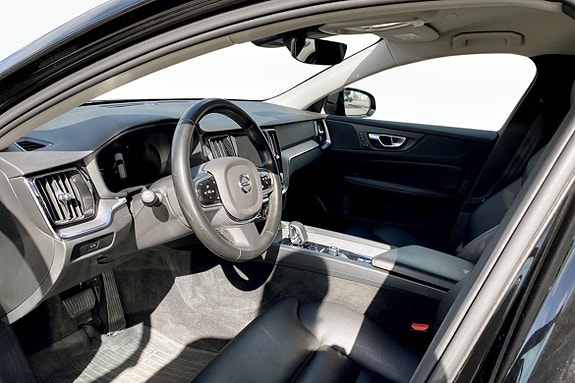 Volvo V60 Cross Country 5 of 9