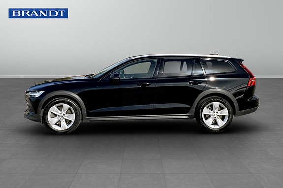 Volvo V60 Cross Country 3 of 9