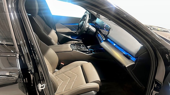 BMW i5 3 of 8