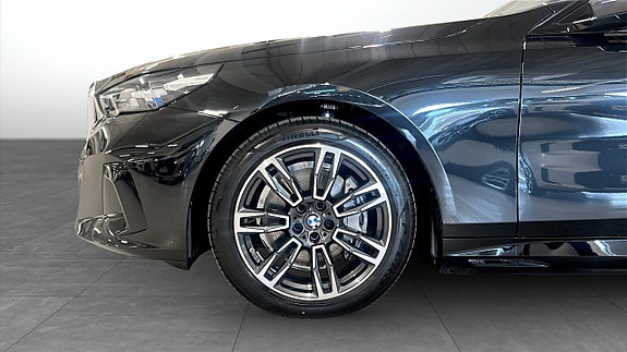 BMW i5 8 of 8