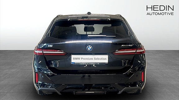 BMW i5 6 of 8