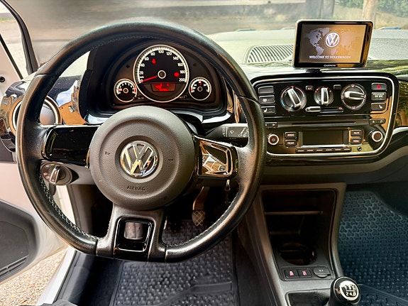 Volkswagen UP! 8 of 9