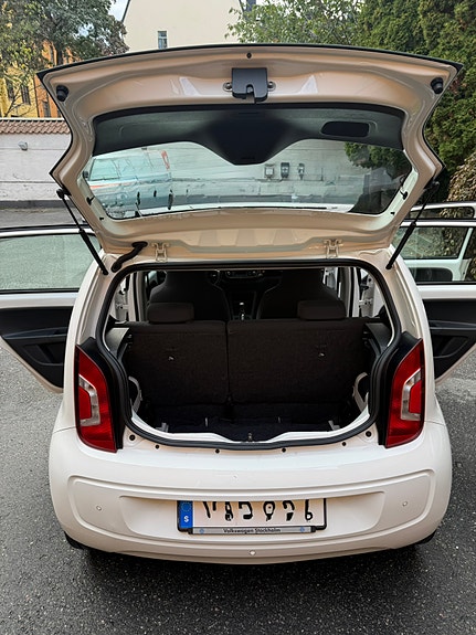 Volkswagen UP! 6 of 9