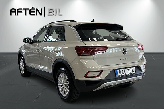 Volkswagen T-Roc 8 of 23