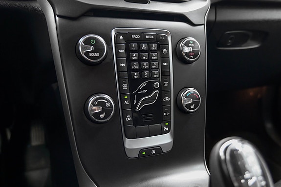 Volvo V40 Cross Country 18 of 24