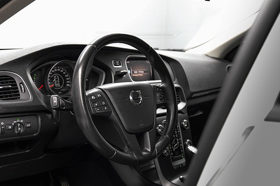 Volvo V40 Cross Country 11 of 24